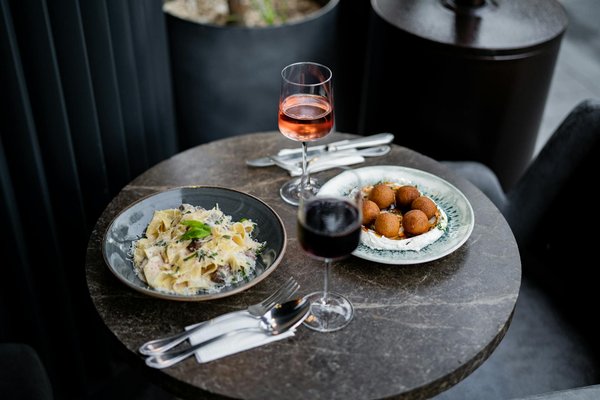 Découvrez la recette irrésistible d'une salade de pâtes crémeuse aux crevettes et à l'avocat !,slugslug